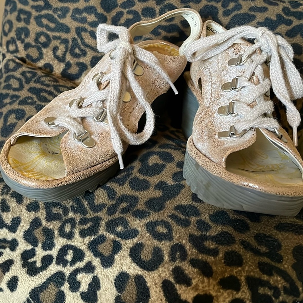 Fly London Luna Rose Lace Up  Size 38
